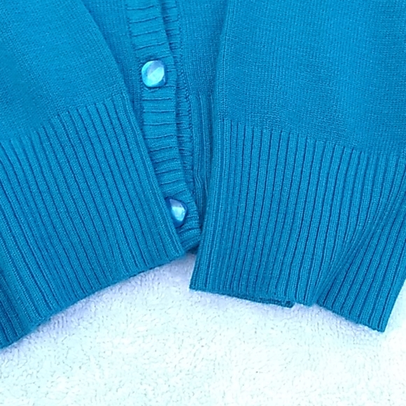 Reference Point carnagan sweater. - Picture 4 of 8